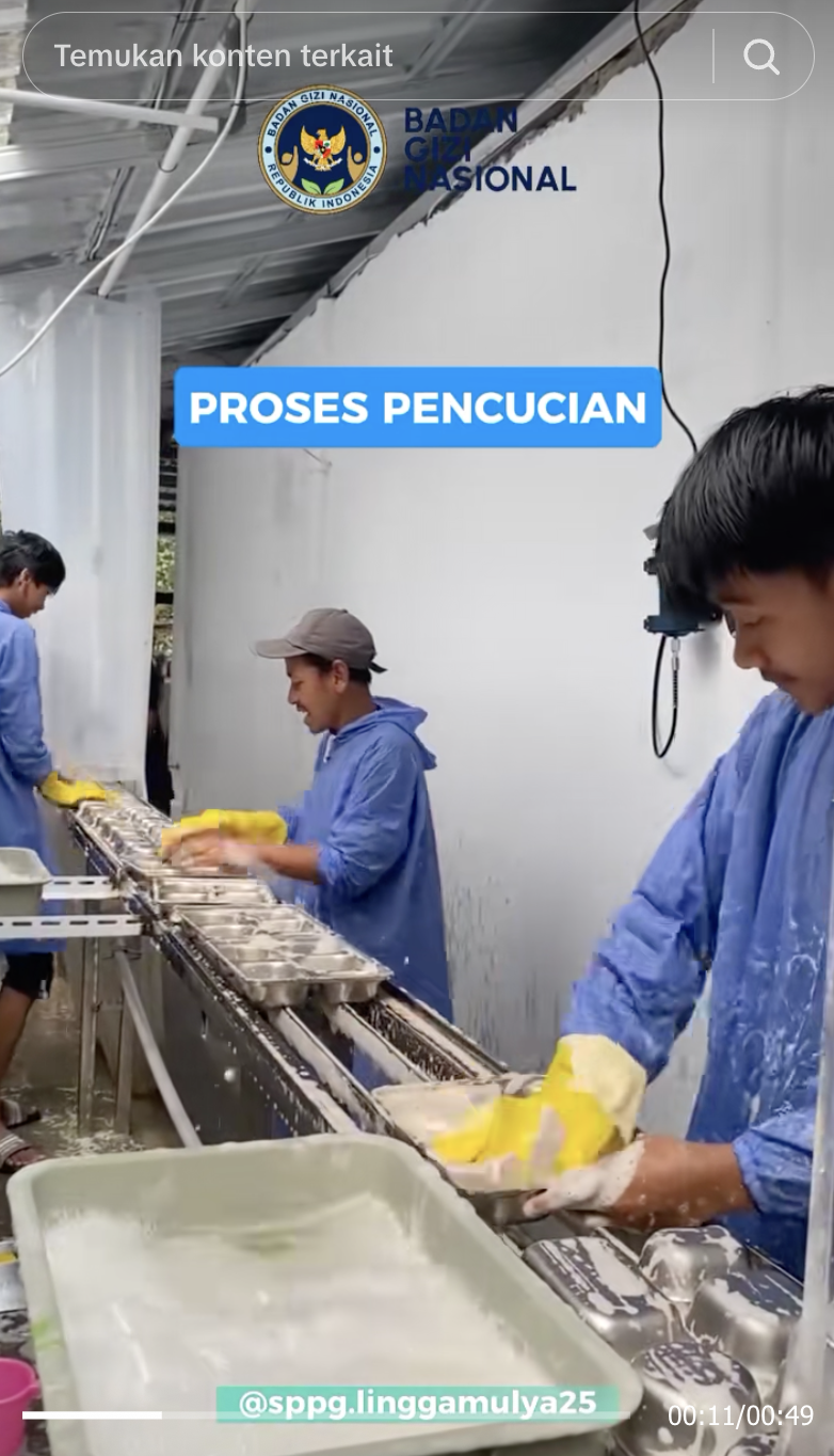 Proses pencucian ompreng MBG